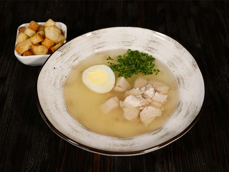 Бульон куриный с гренками